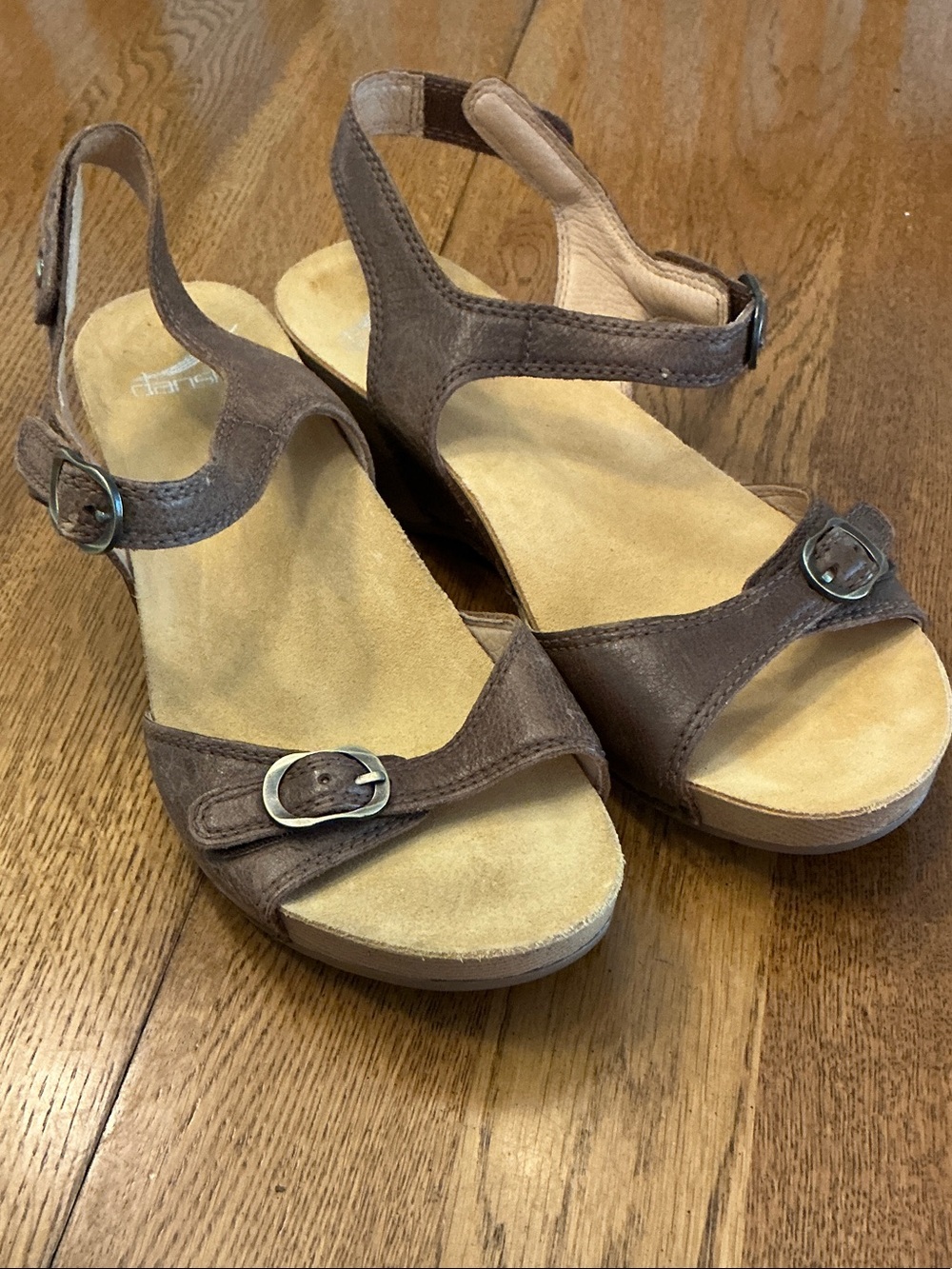 Woman’s Dansko brown leather sandal. Size 38. Adjustable buckles, Velcro on back